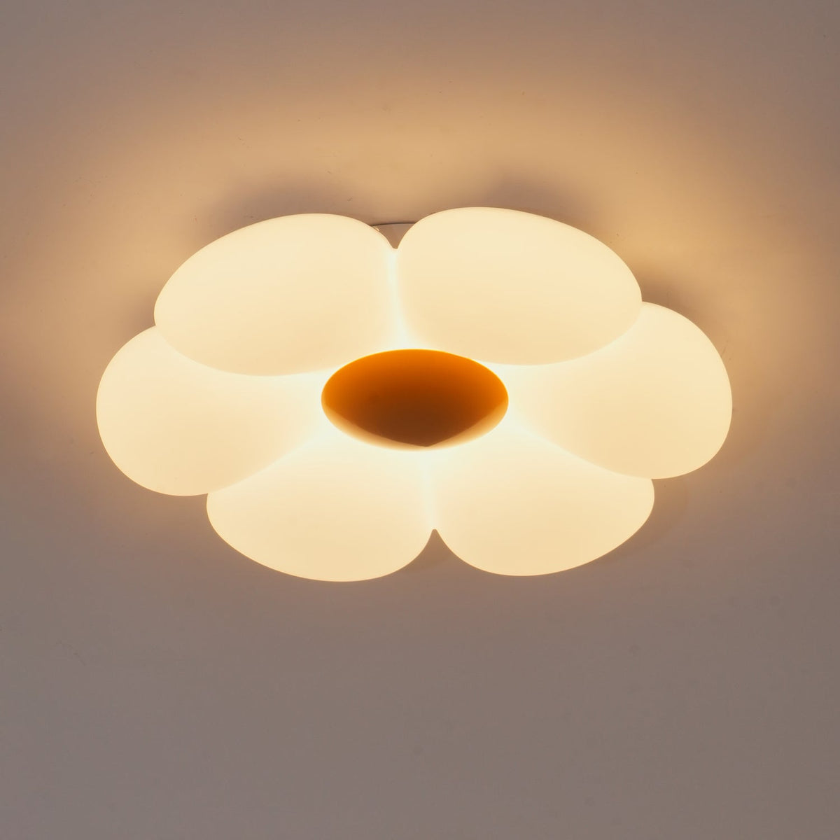 Liorinella Deckenleuchte Sechsstreifen-Blumenform Eleganter Charme für Kinderzimmer