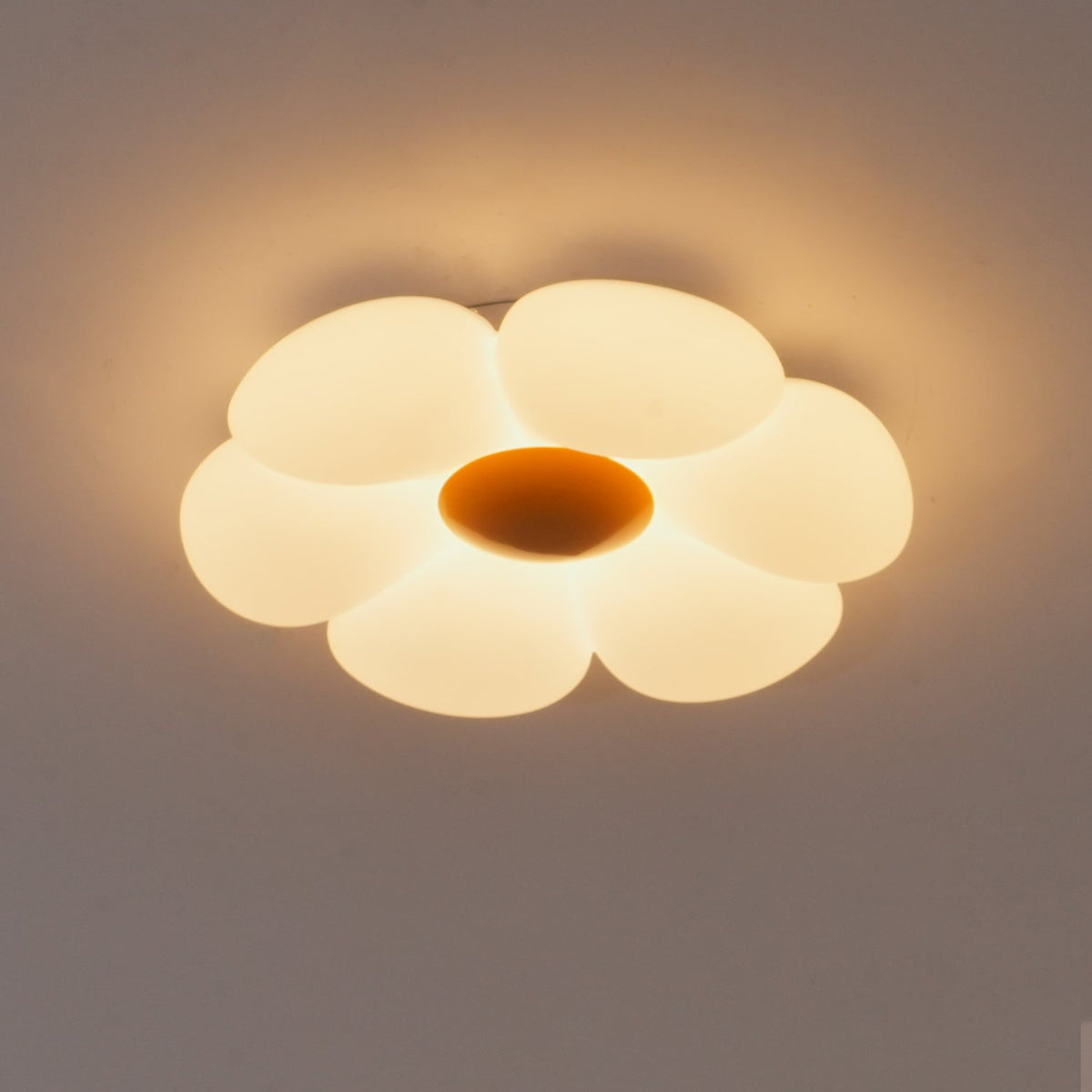 Liorinella Deckenleuchte Sechsstreifen-Blumenform Eleganter Charme für Kinderzimmer