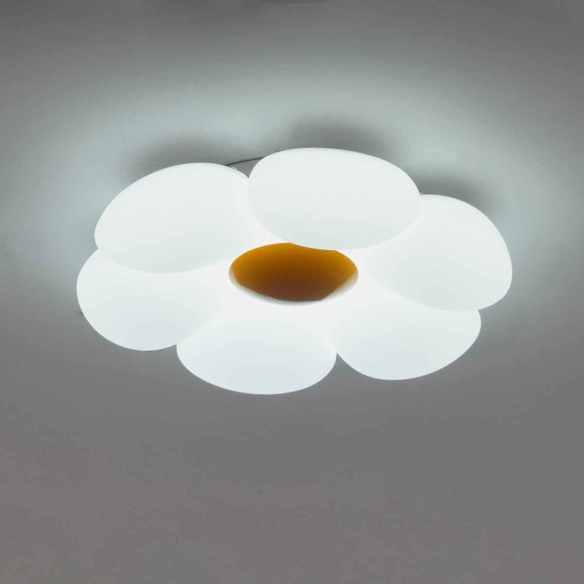 Liorinella Deckenleuchte Sechsstreifen-Blumenform Eleganter Charme für Kinderzimmer