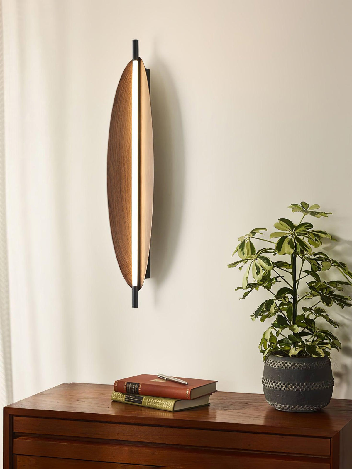 Orsoriel zeitgenössische minimalistische schlanke Platte-Wandleuchte