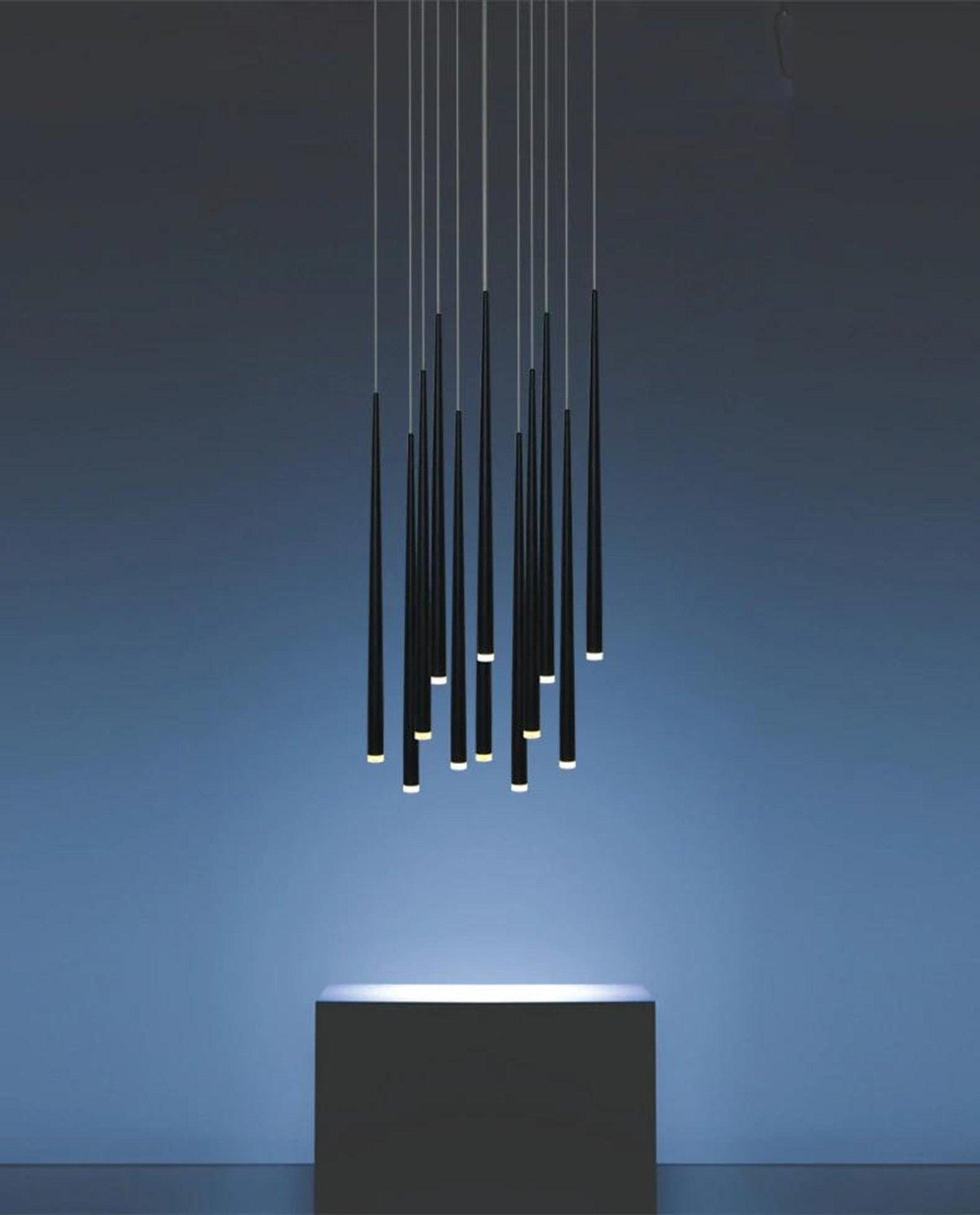 Reveno Kronleuchter Slender Cone Linear Schwarz Minimalistisch