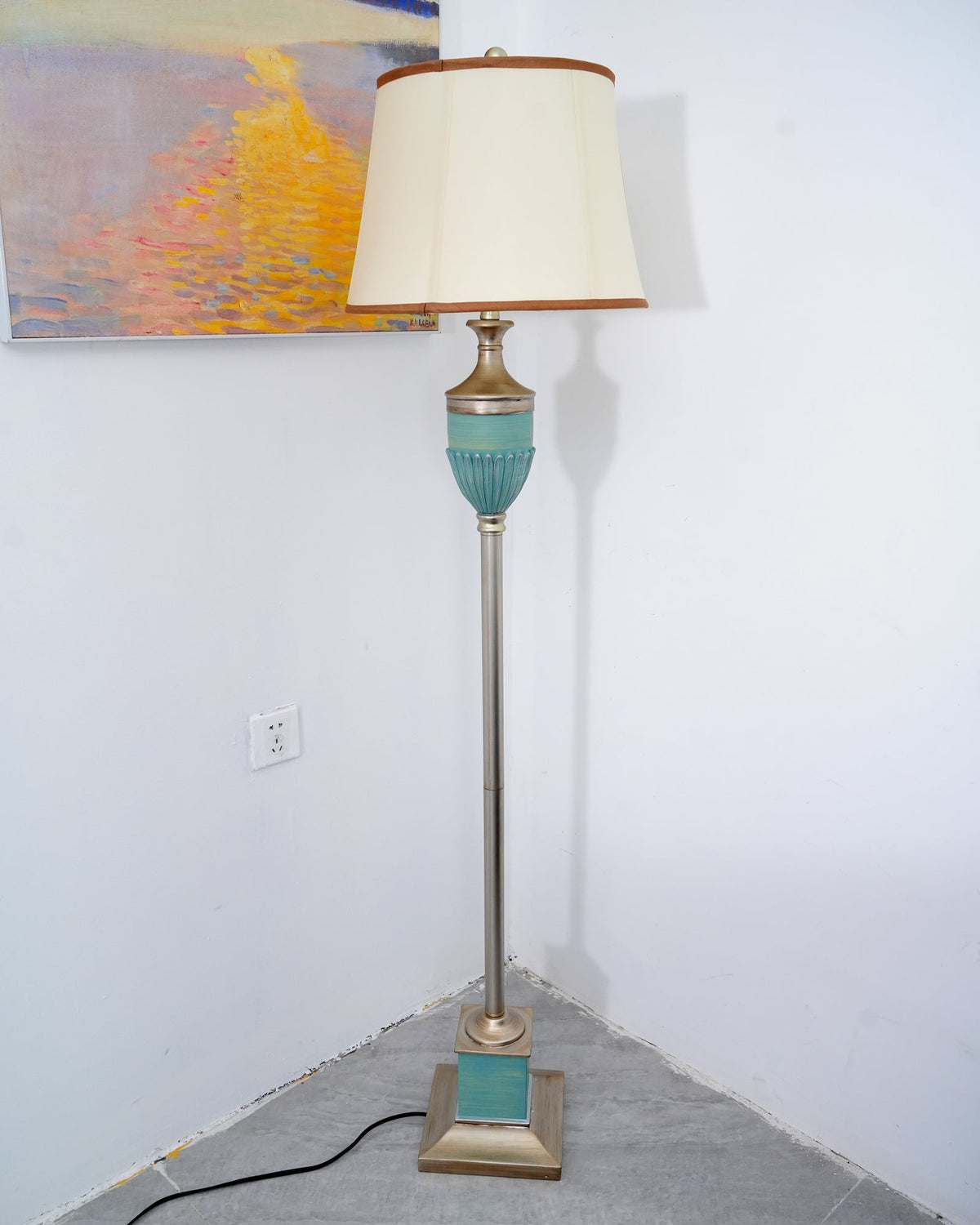 Niraaya Vintage Kunstharz Stehleuchte