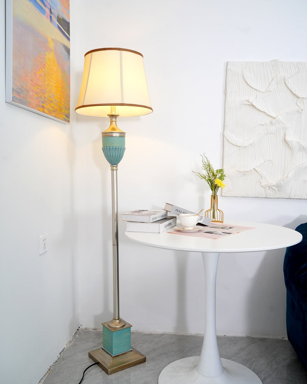 Niraaya Vintage Kunstharz Stehleuchte