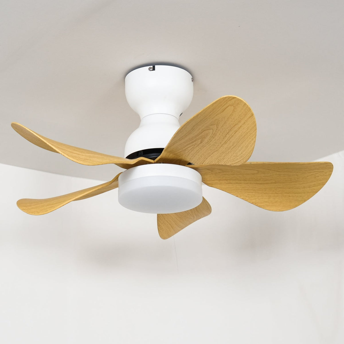 Elvanelle Deckenventilator mit Beleuchtung aus Holz