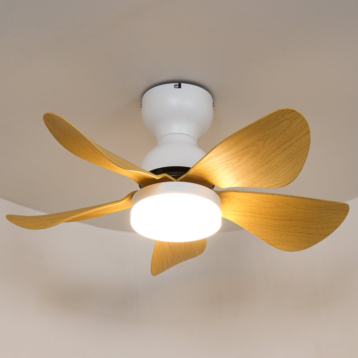 Elvanelle Deckenventilator mit Beleuchtung aus Holz