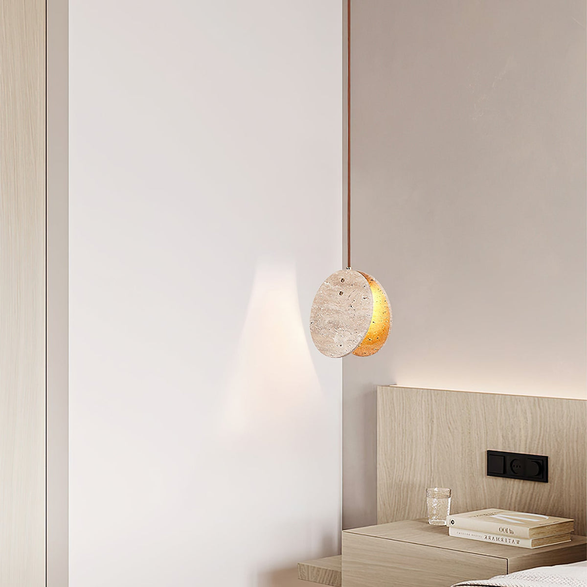 Sern Crescent Travertine Pendelleuchte
