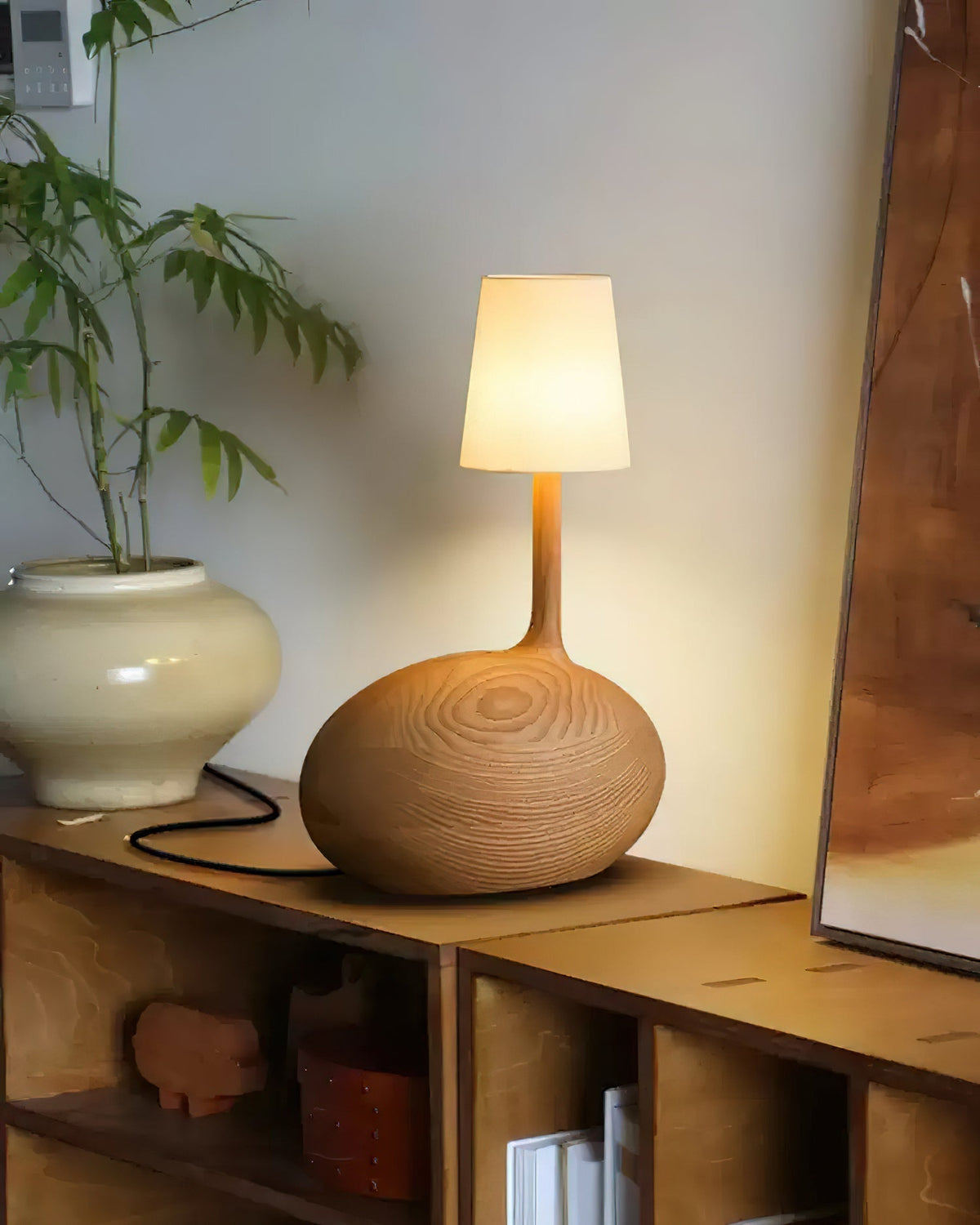 Brixten Tischleuchte aus Holz und Stoff