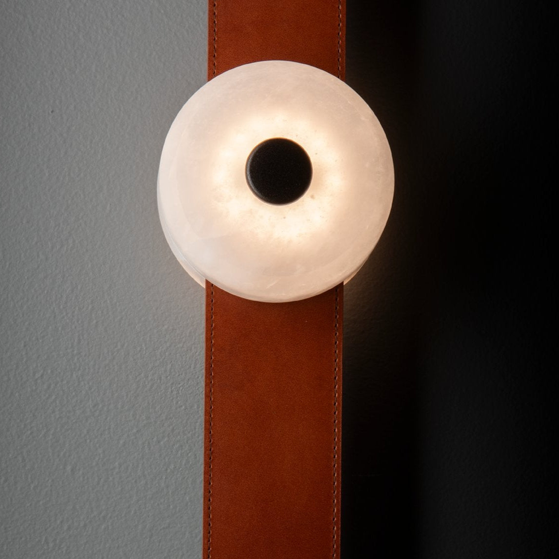 Eirerora Alabaster-Wandleuchte