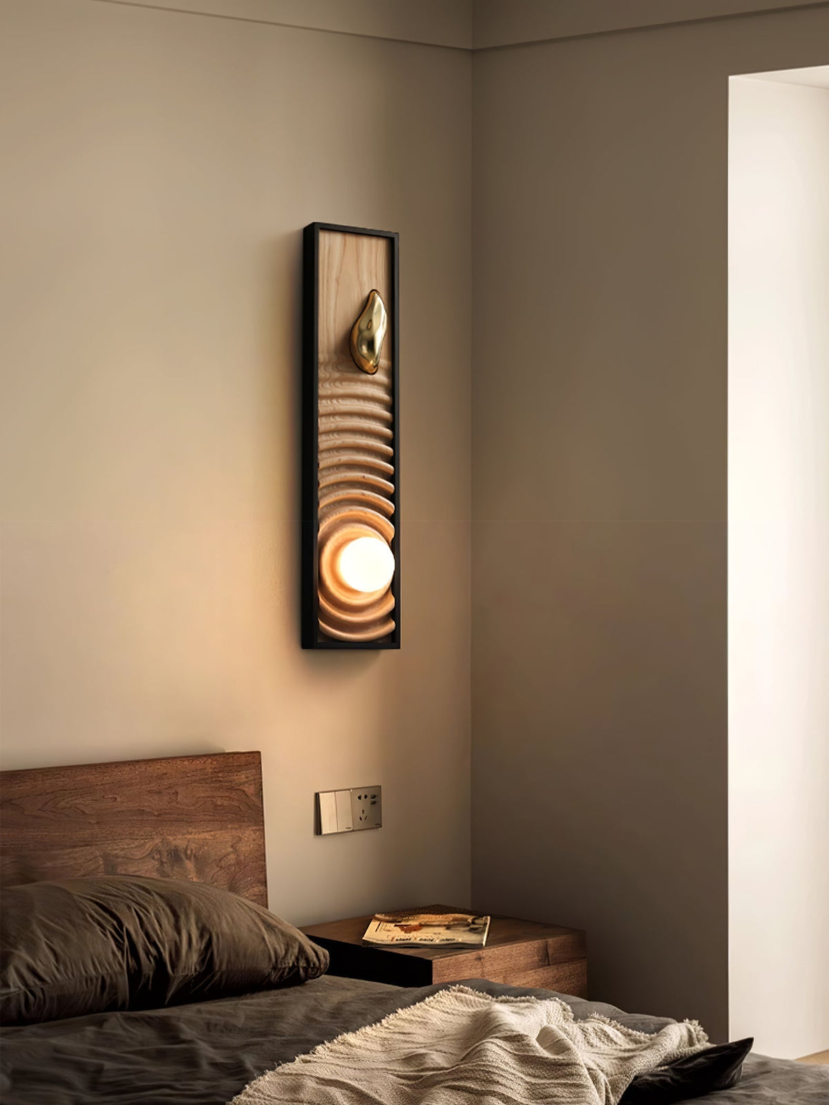 Caleb Vintage Holz-Wandleuchte