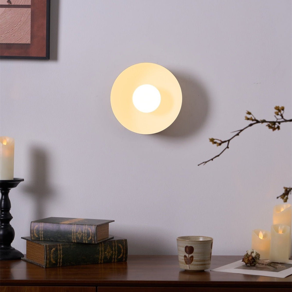 Eirearia zeitgenössische minimalistische Solar-Eclipse-Messing-Glas-Wandleuchte