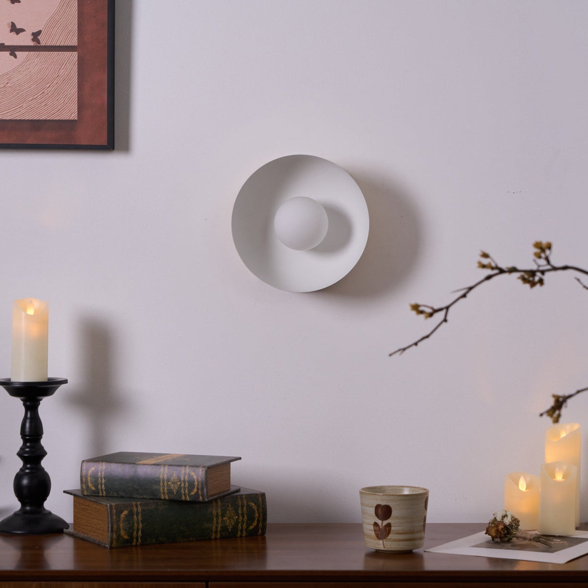 Eirearia zeitgenössische minimalistische Solar-Eclipse-Messing-Glas-Wandleuchte