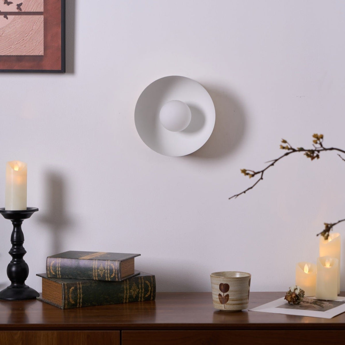 Eirearia zeitgenössische minimalistische Solar-Eclipse-Messing-Glas-Wandleuchte