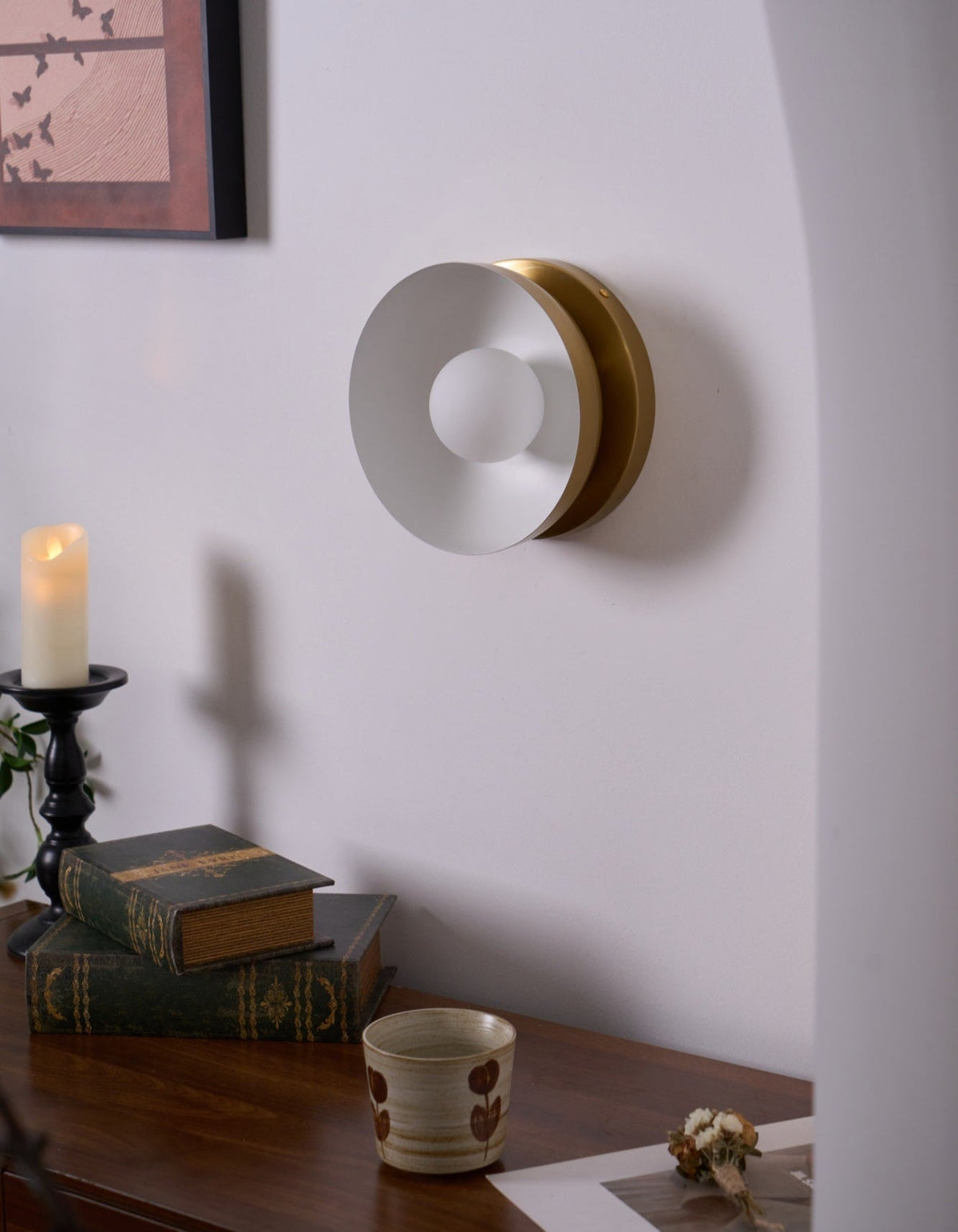 Eirearia zeitgenössische minimalistische Solar-Eclipse-Messing-Glas-Wandleuchte