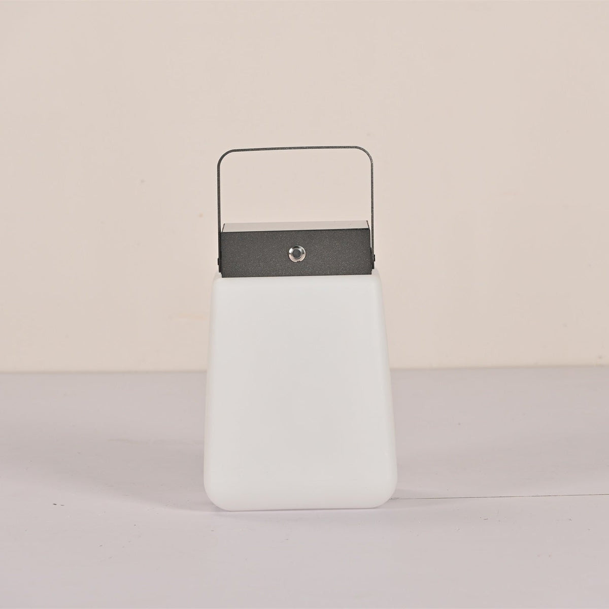 Dillon Minimalistische Außenleuchte aus PE