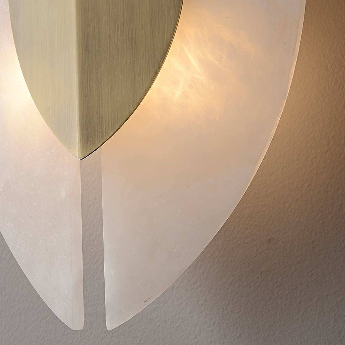 Avenanise Alabaster-Wandleuchte