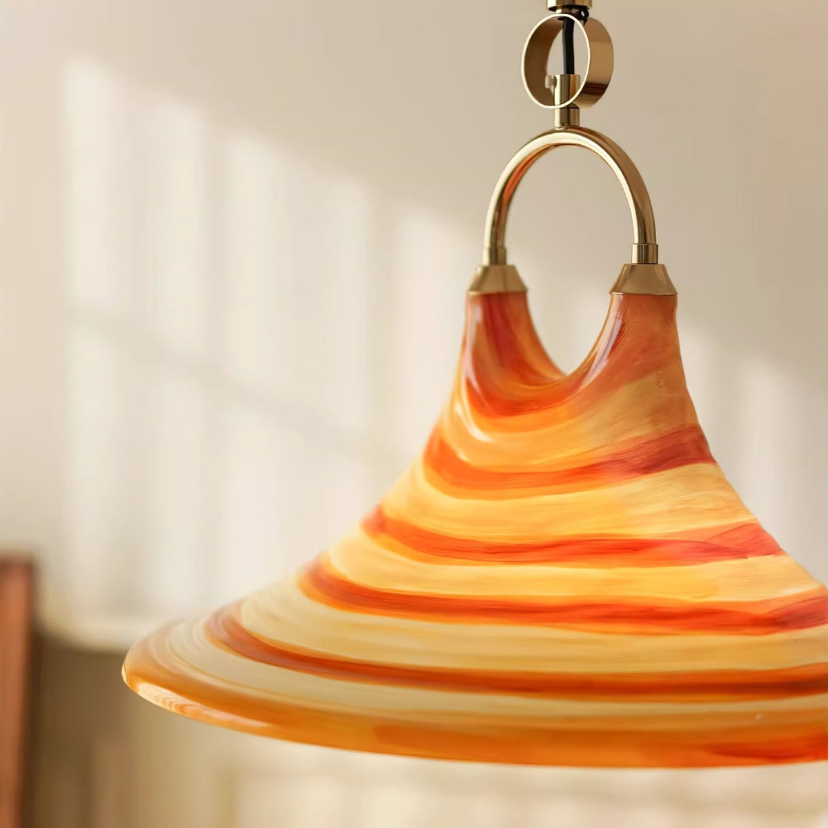 Aurmiros zeitgenössische Pendelleuchte aus Glas in Swirl-Form