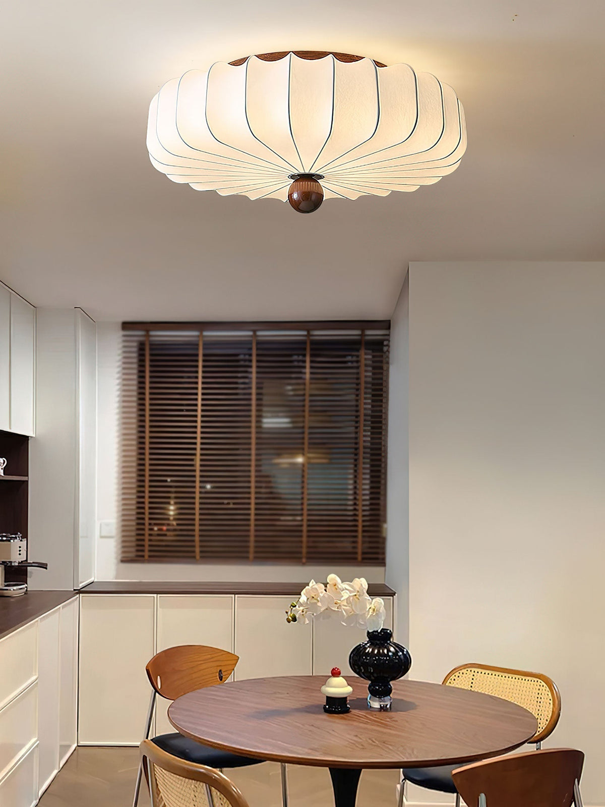Zotala Petal aus Stoff und Holz flache Deckenleuchte