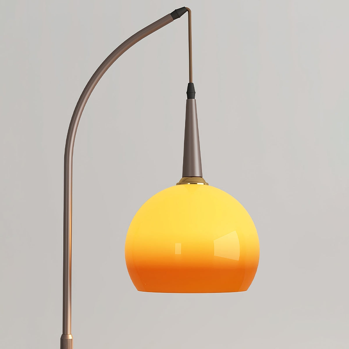 Eltheon funktionale Stehleuchte in Braun & Karamellfarbe