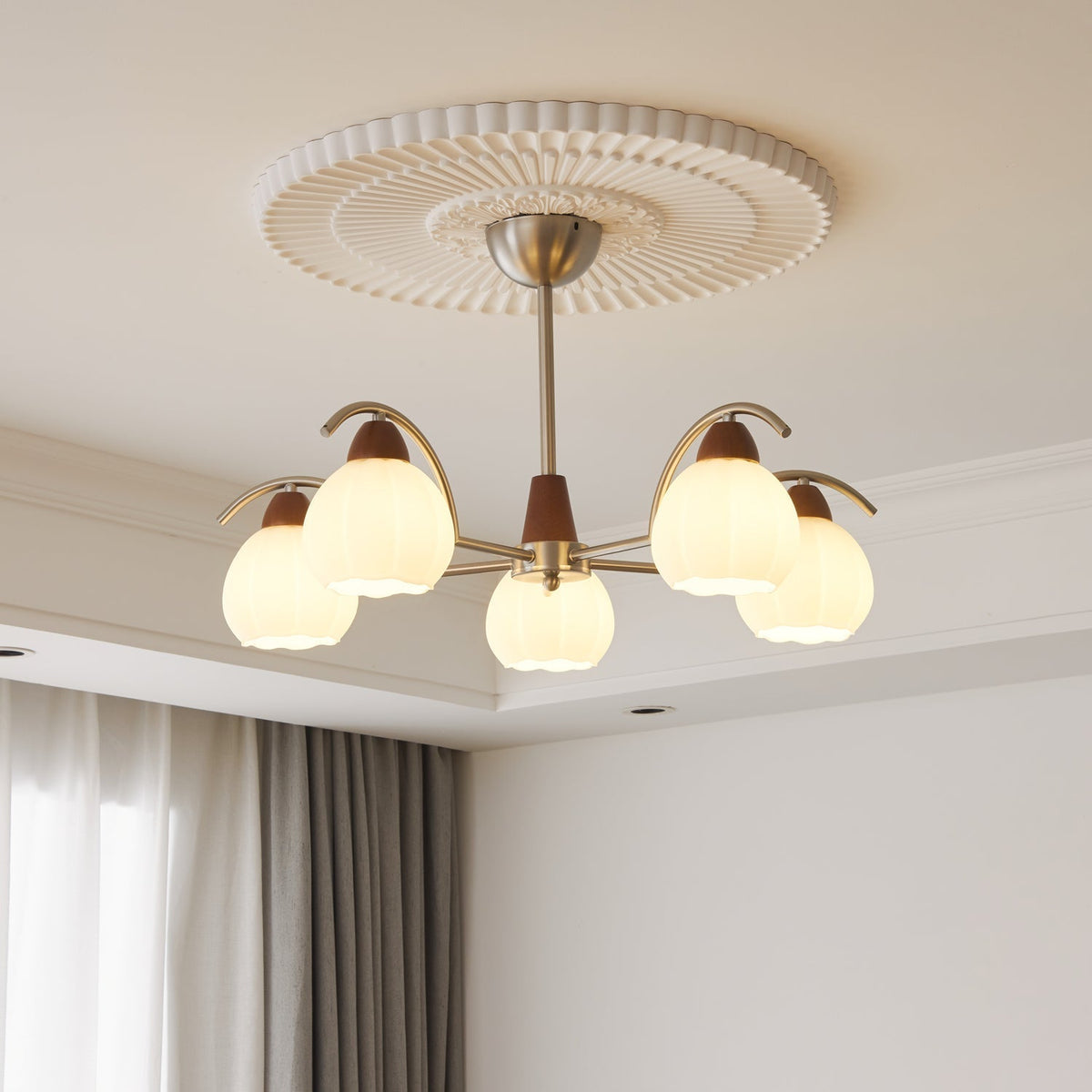 Ilaeiel Kronleuchter Traditionelle Eleganz Blüte Holz Glas