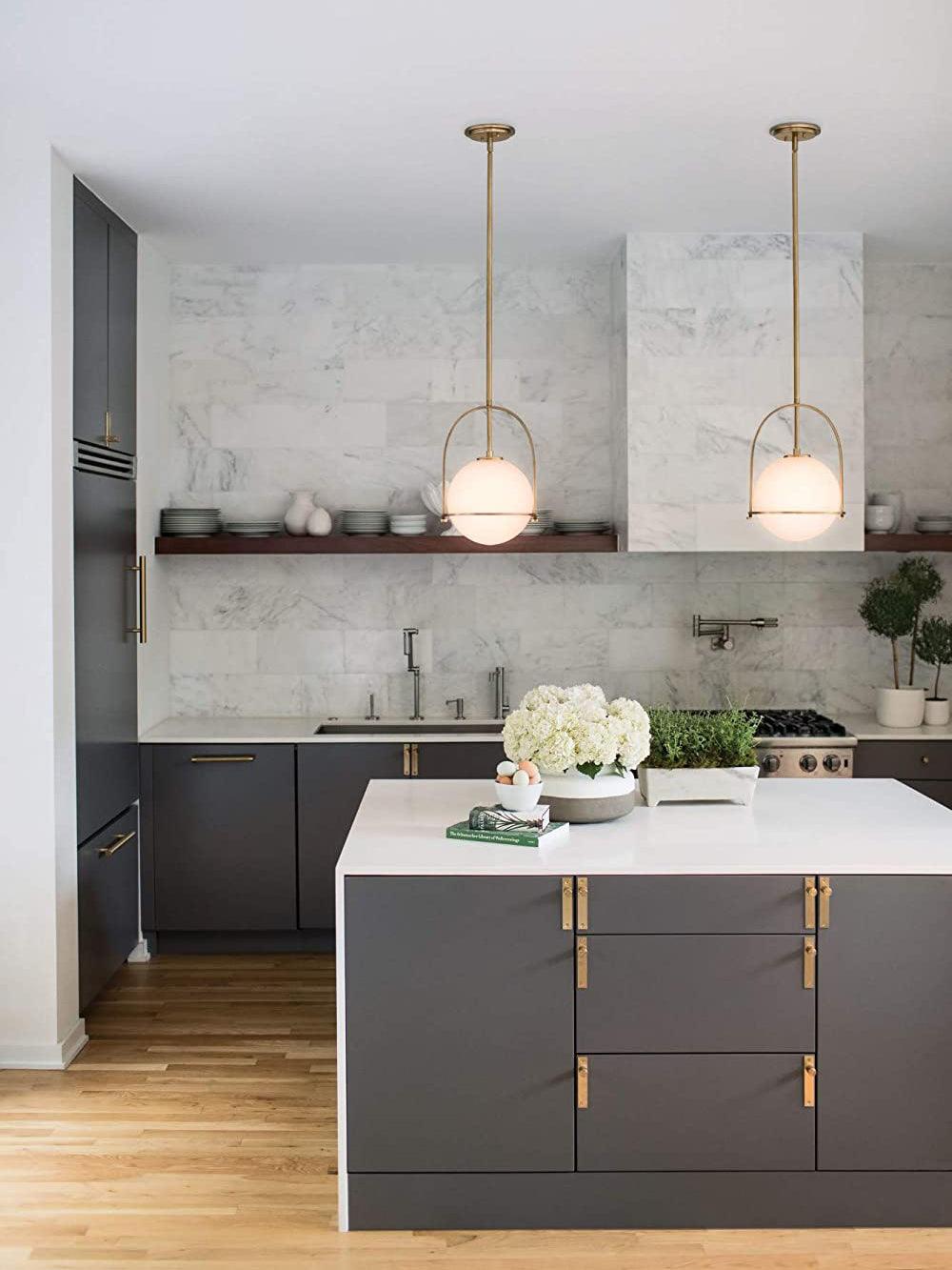 Brandonis moderne Pendelleuchte aus Glas