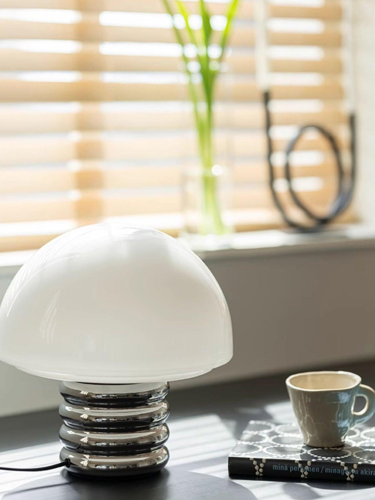 Ortvin Minimalistische Tischleuchte aus Glas