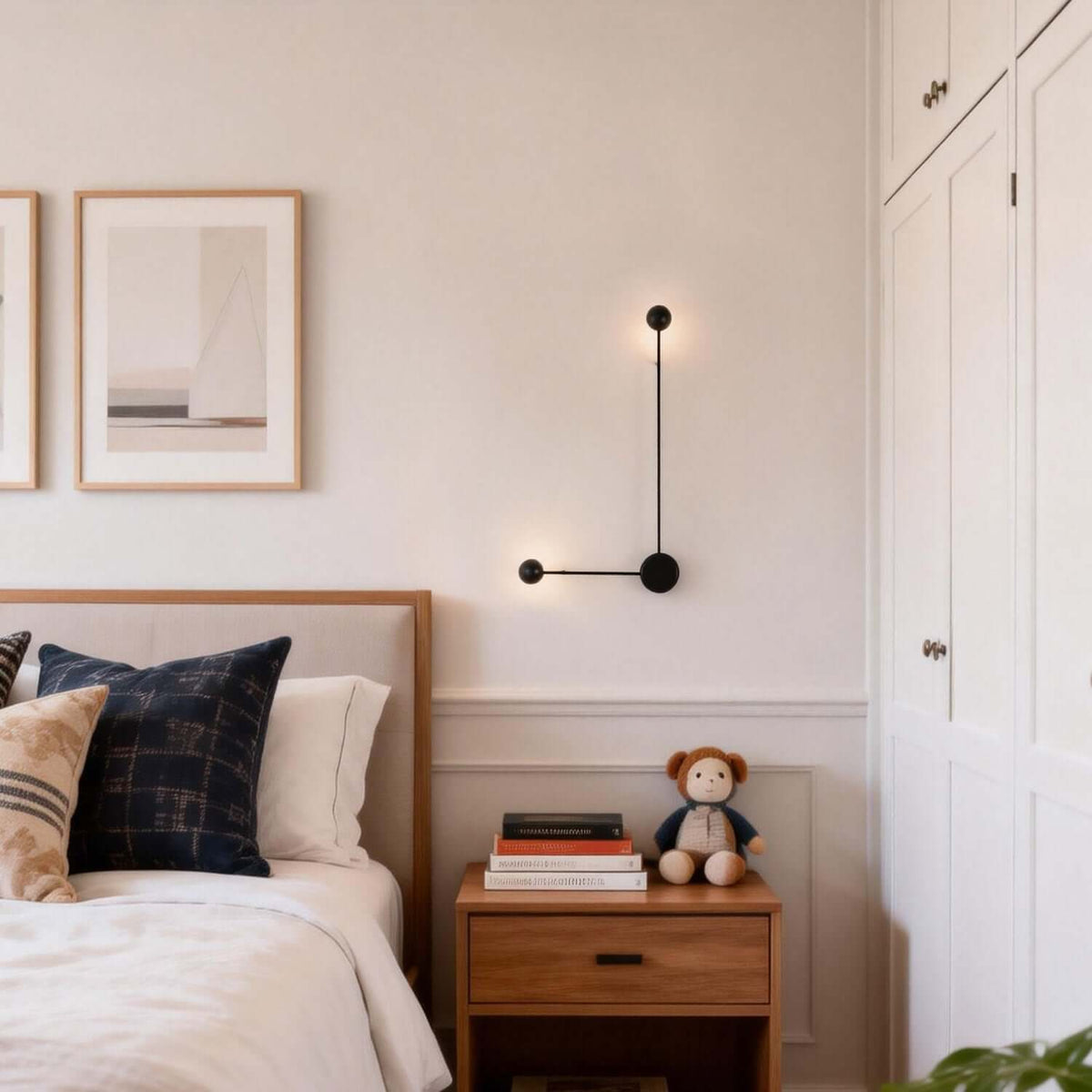 Sphere-on-Stem LED Wandleuchte