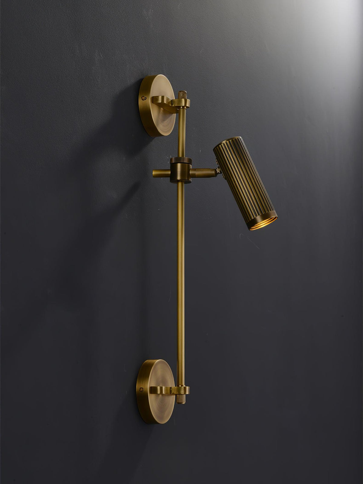 Kirixel Industrielle Wandleuchte aus Messing