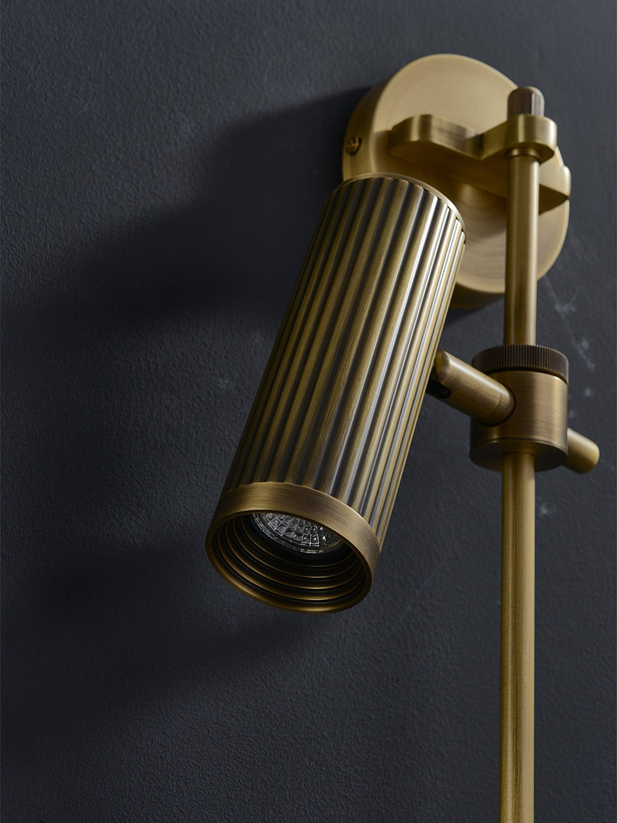 Kirixel Industrielle Wandleuchte aus Messing