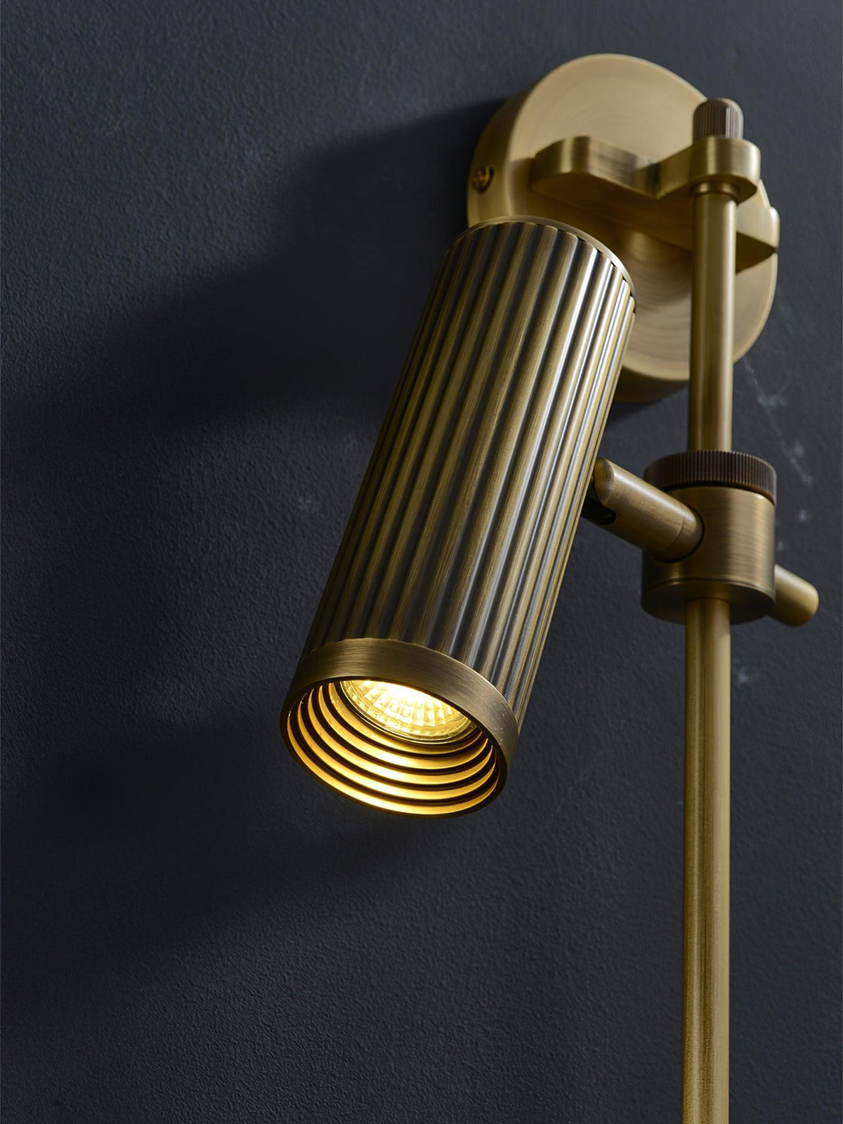 Kirixel Industrielle Wandleuchte aus Messing
