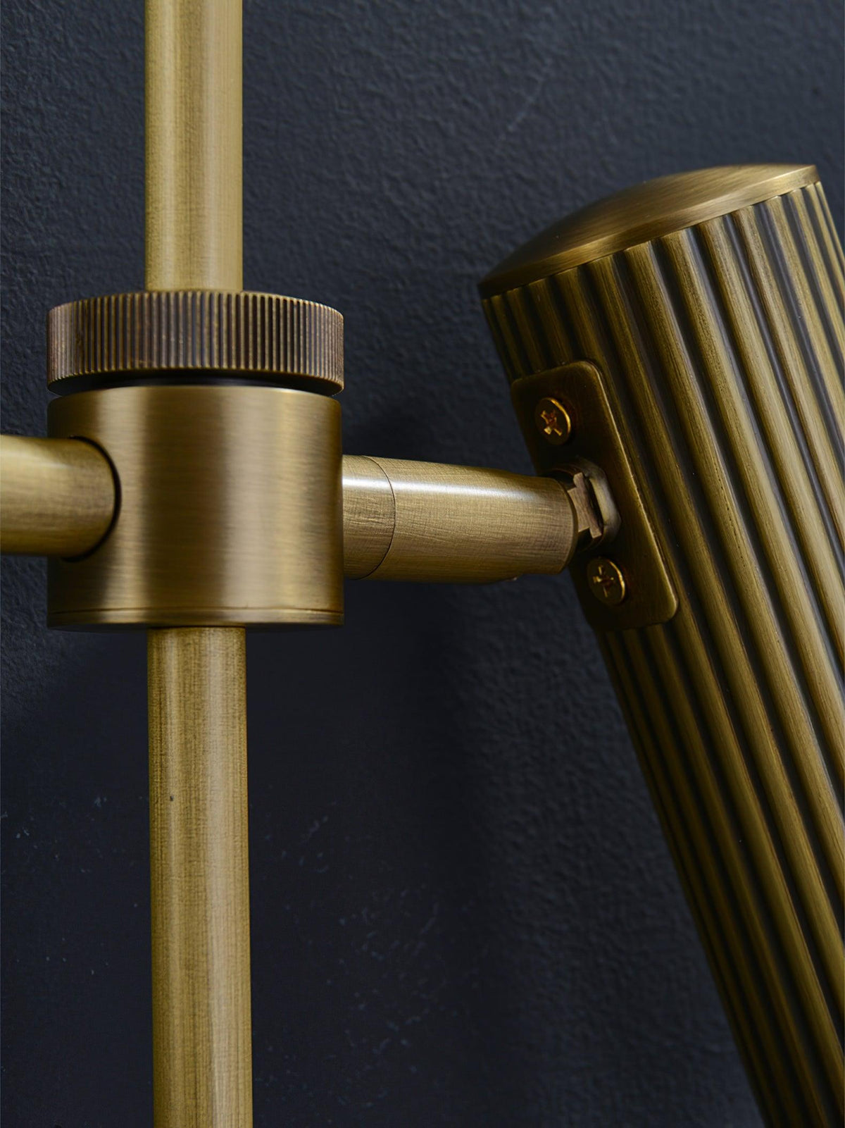Kirixel Industrielle Wandleuchte aus Messing