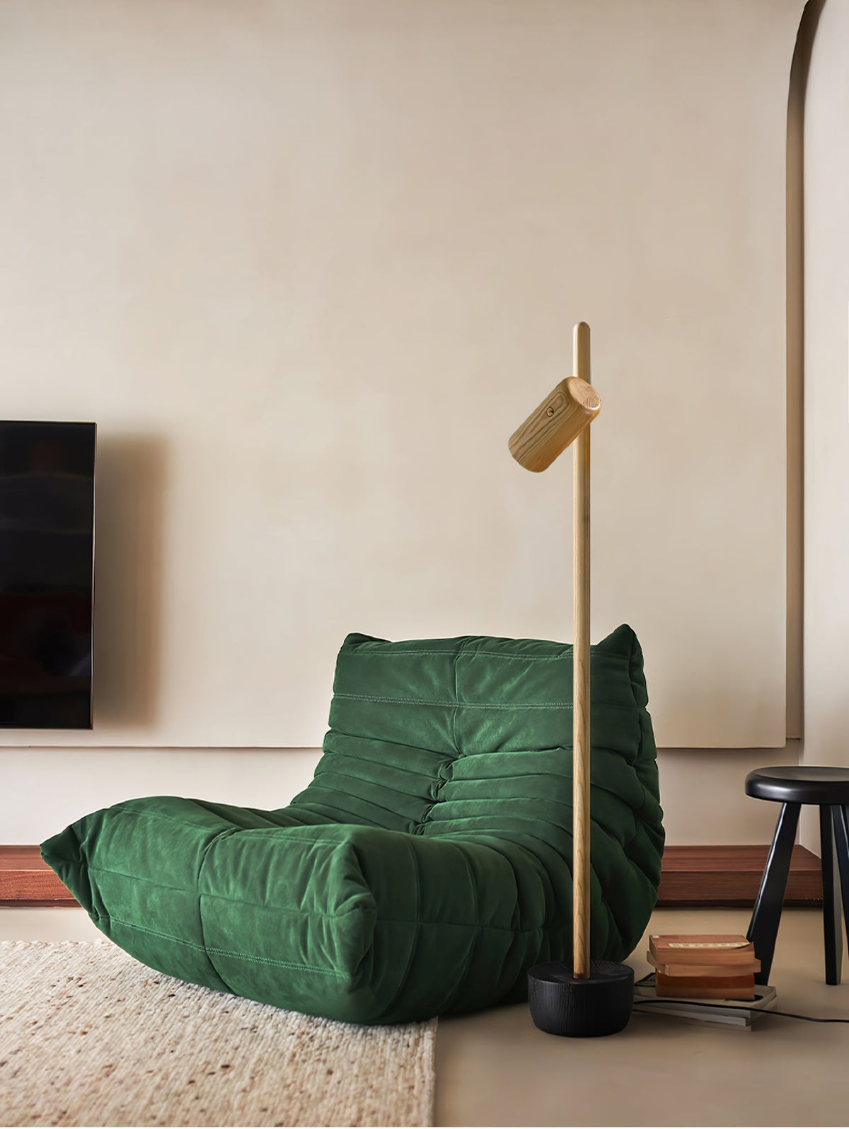 Rinisina Stehleuchte mit verstellbarem Spot aus Holz