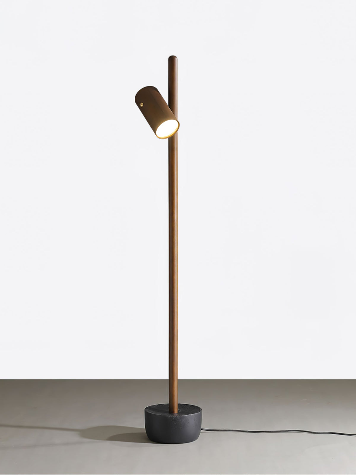 Rinisina Stehleuchte mit verstellbarem Spot aus Holz