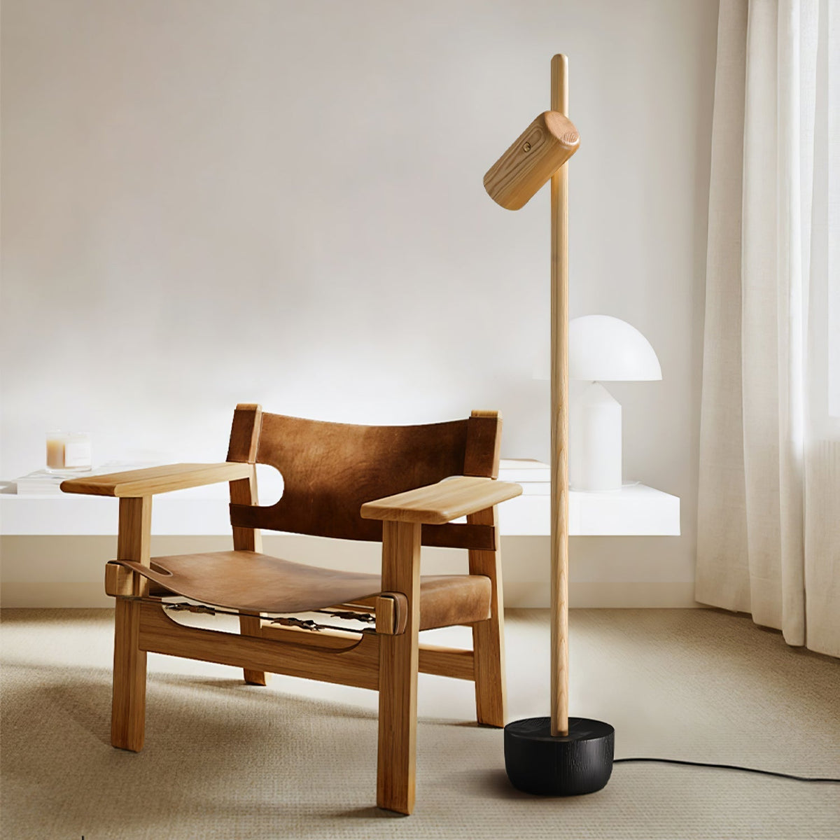 Rinisina Stehleuchte mit verstellbarem Spot aus Holz