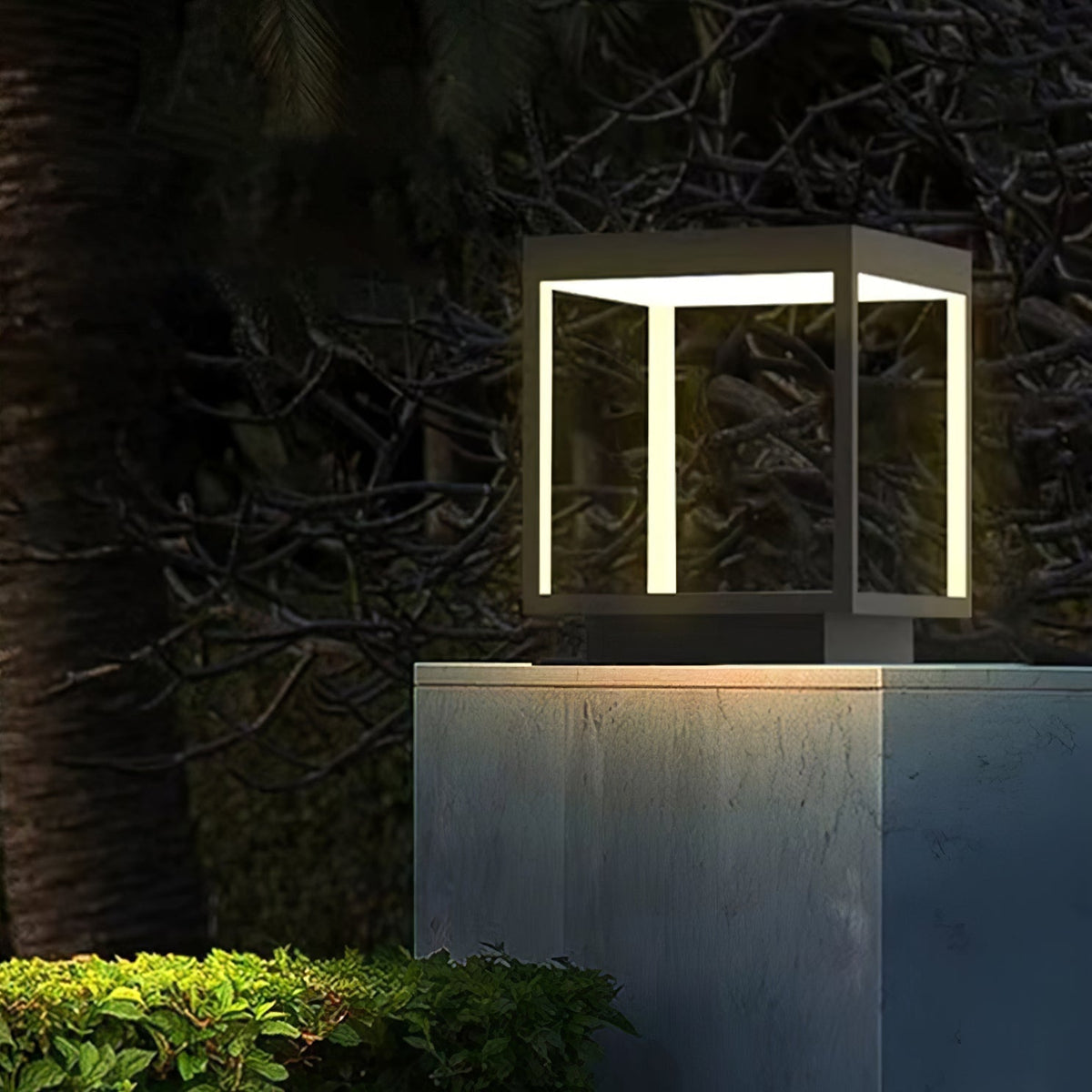 Odenis Tischlampe aus Edelstahl in klassischem Design