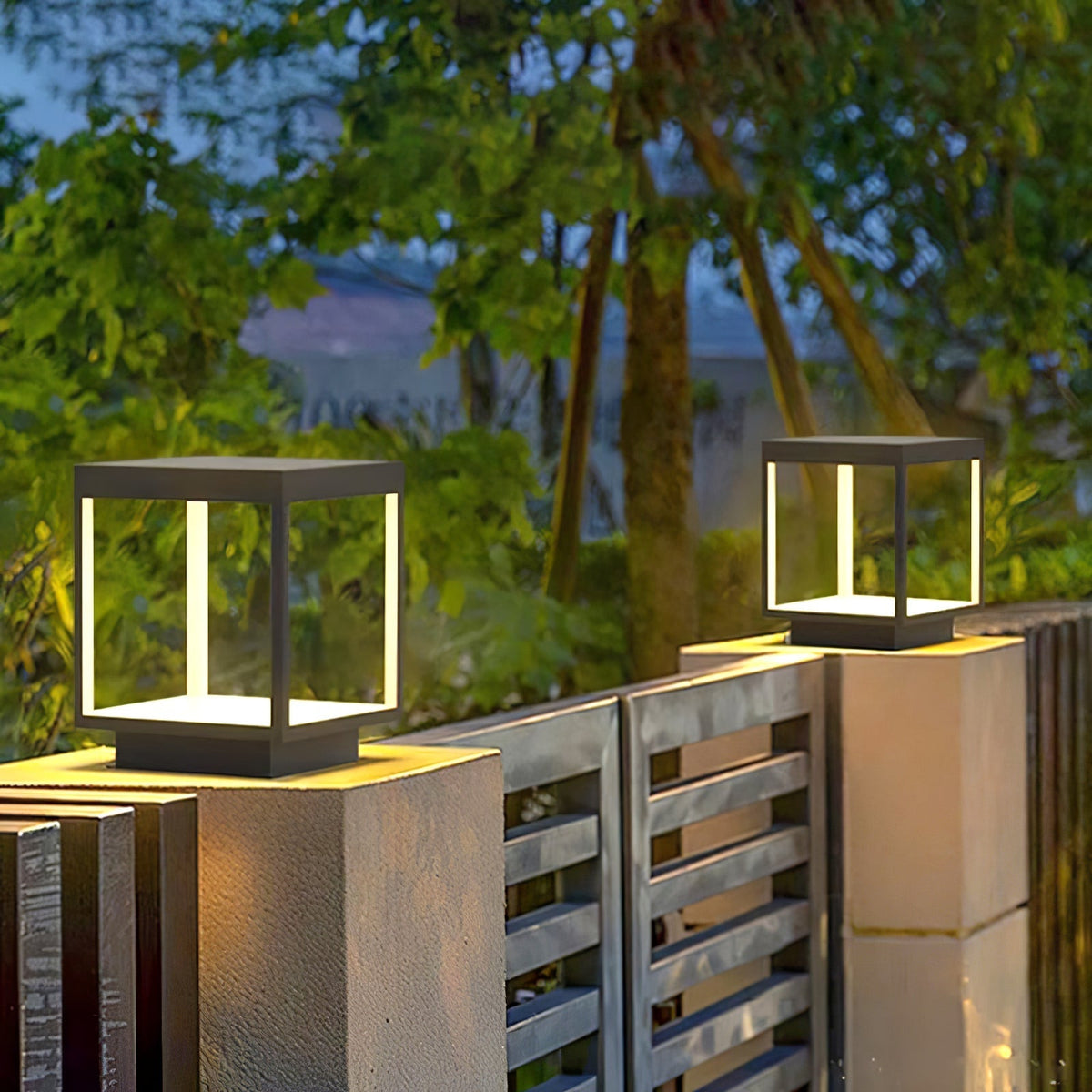 Odenis Tischlampe aus Edelstahl in klassischem Design