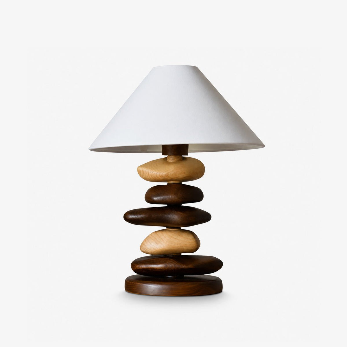 Stacked Tischlampe aus Holz in Kieselsteinform