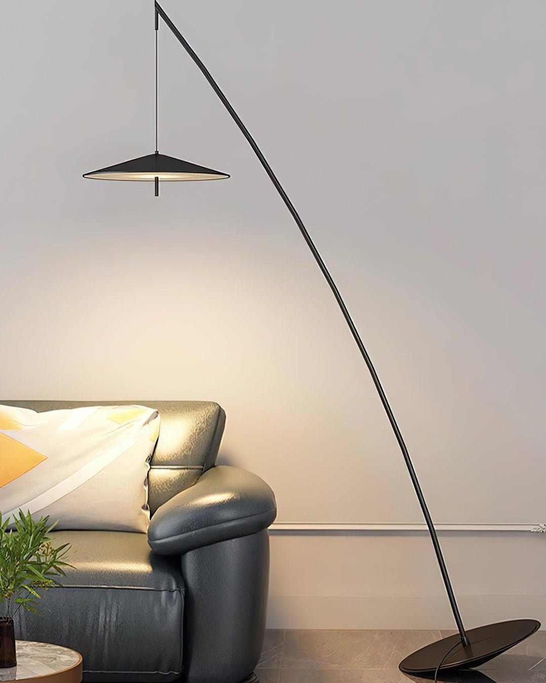 Arcana Schwarz Minimalistische Stehleuchte