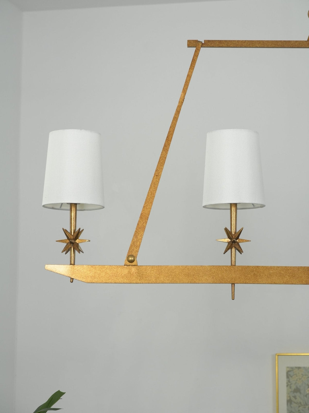 Lynve Kronleuchter Elegant Stellar Linear aus Messing