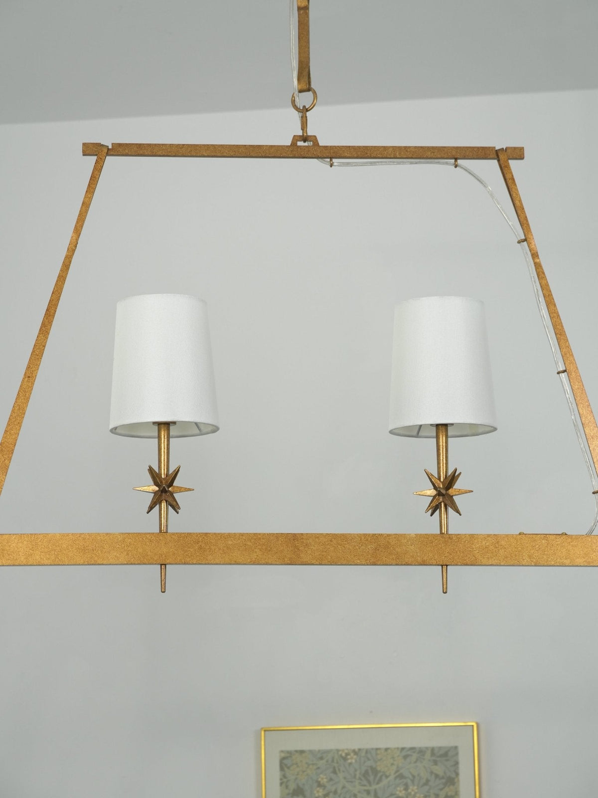 Lynve Kronleuchter Elegant Stellar Linear aus Messing