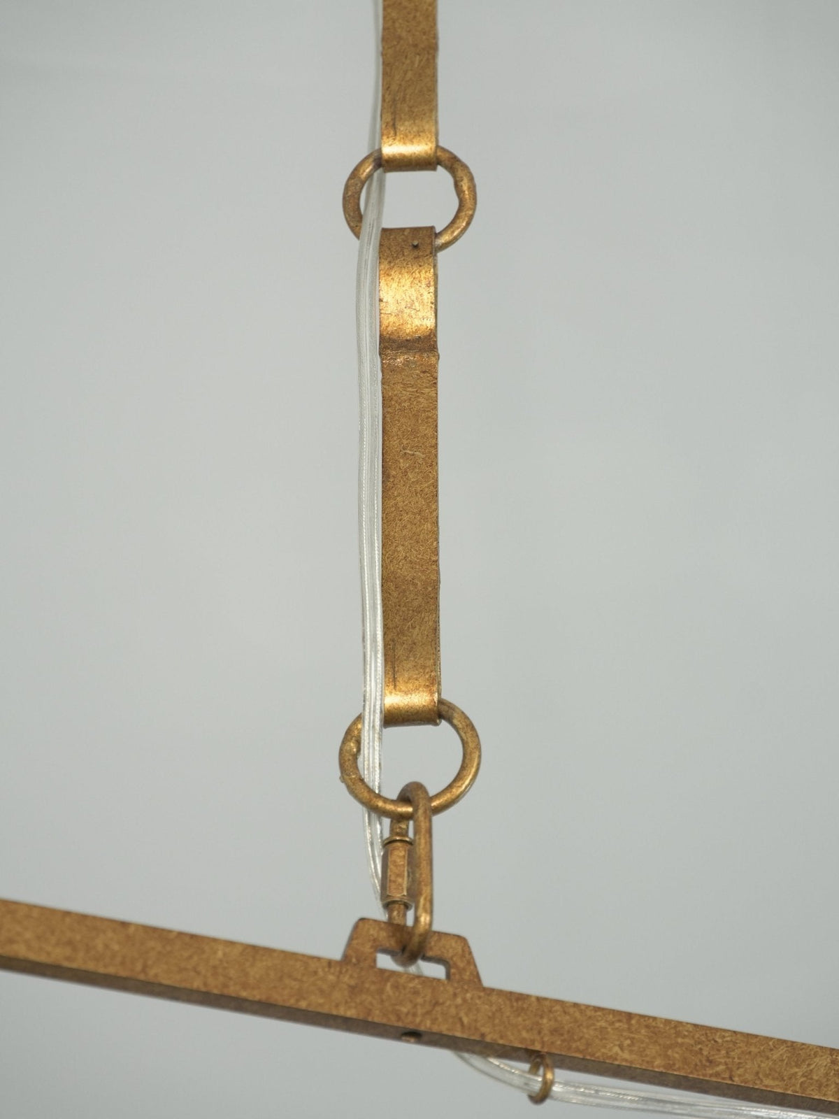 Lynve Kronleuchter Elegant Stellar Linear aus Messing