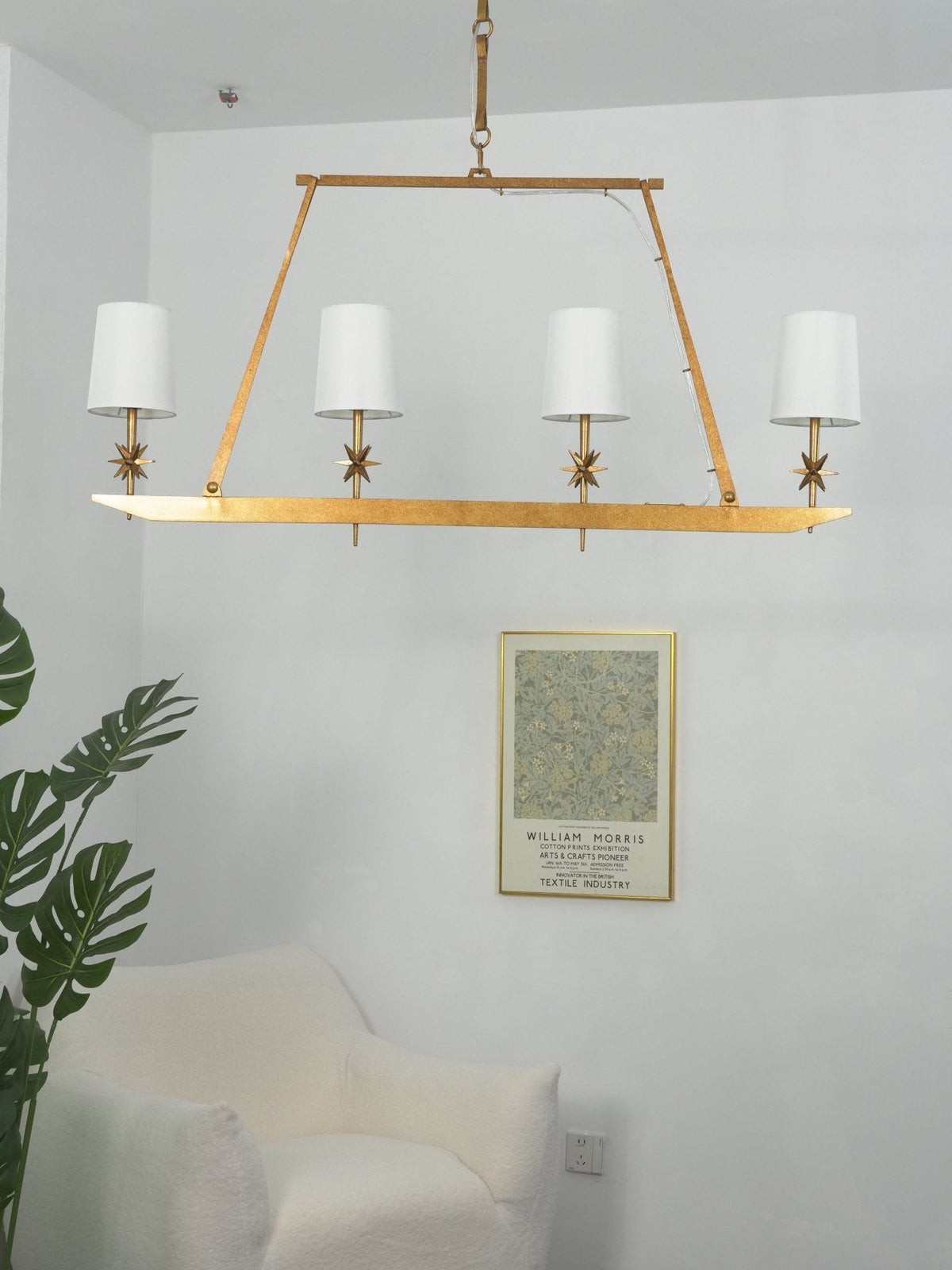 Lynve Kronleuchter Elegant Stellar Linear aus Messing