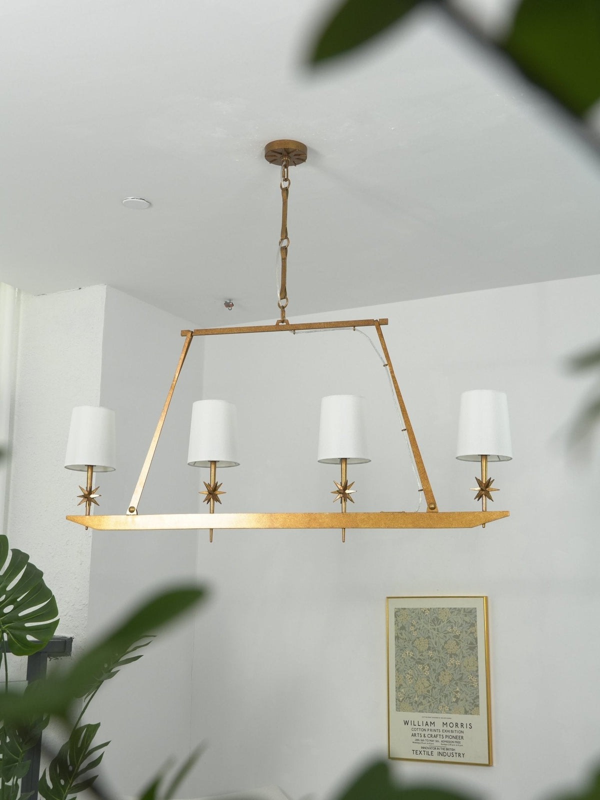 Lynve Kronleuchter Elegant Stellar Linear aus Messing