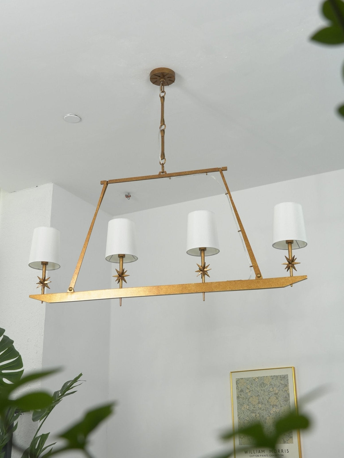 Lynve Kronleuchter Elegant Stellar Linear aus Messing