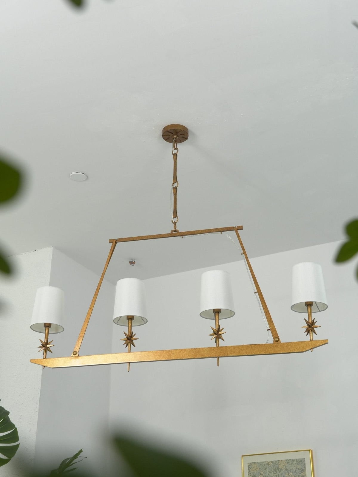 Lynve Kronleuchter Elegant Stellar Linear aus Messing