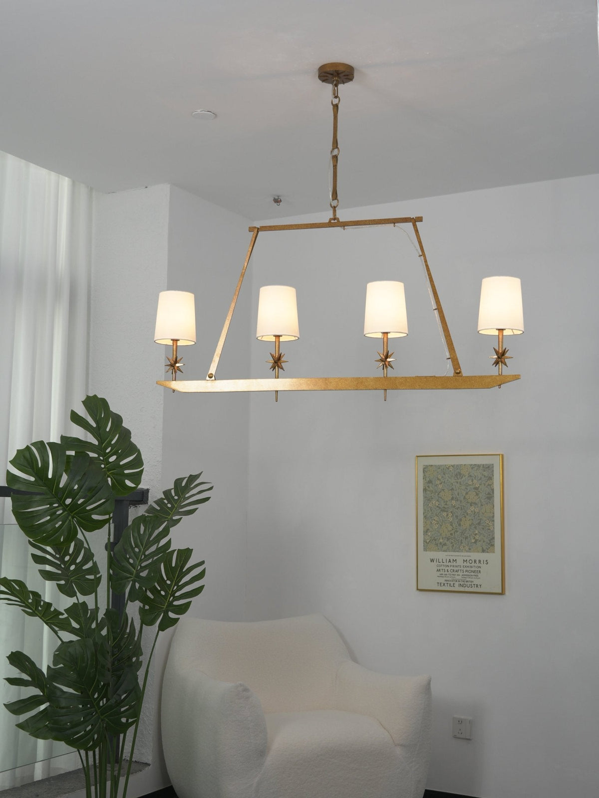 Lynve Kronleuchter Elegant Stellar Linear aus Messing