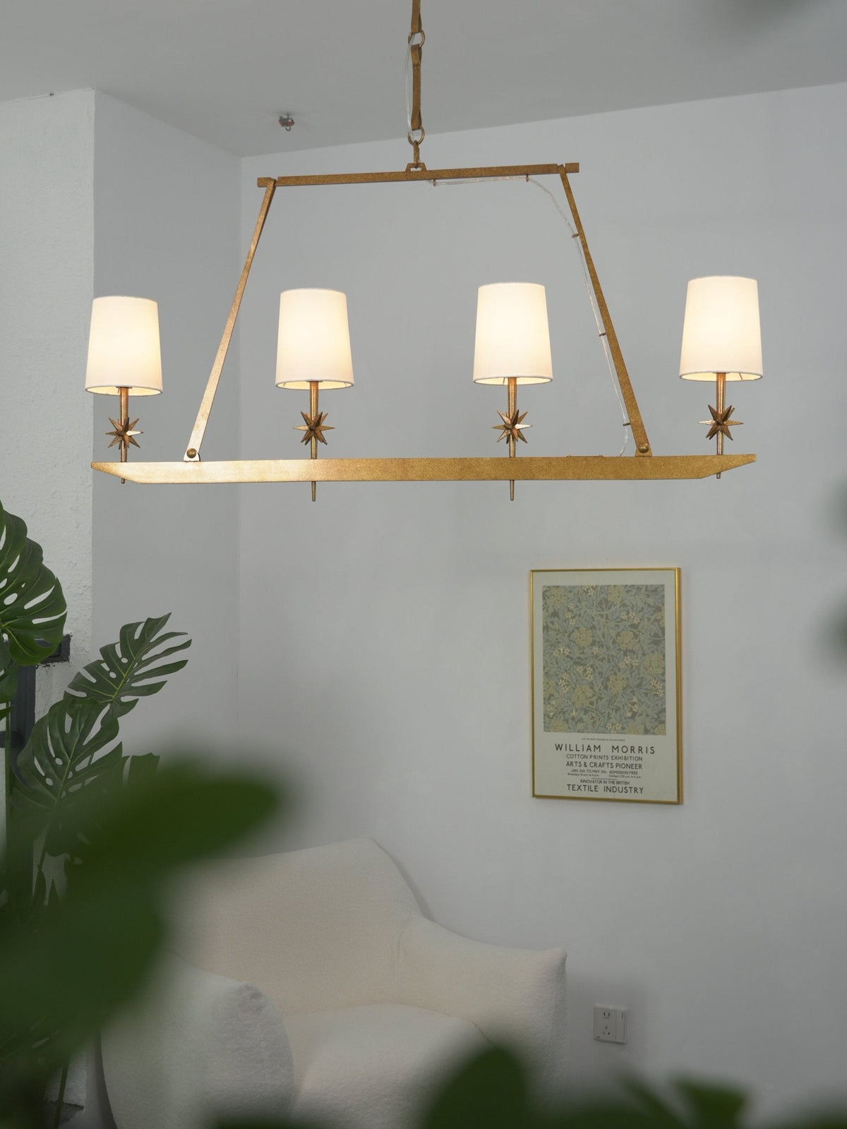 Lynve Kronleuchter Elegant Stellar Linear aus Messing