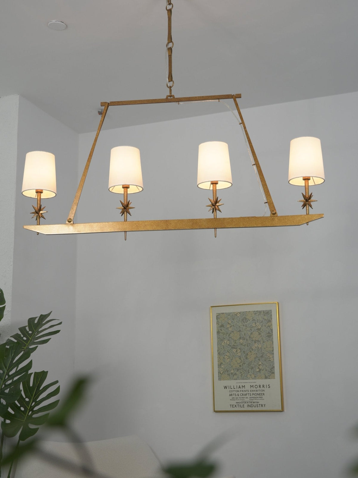 Lynve Kronleuchter Elegant Stellar Linear aus Messing