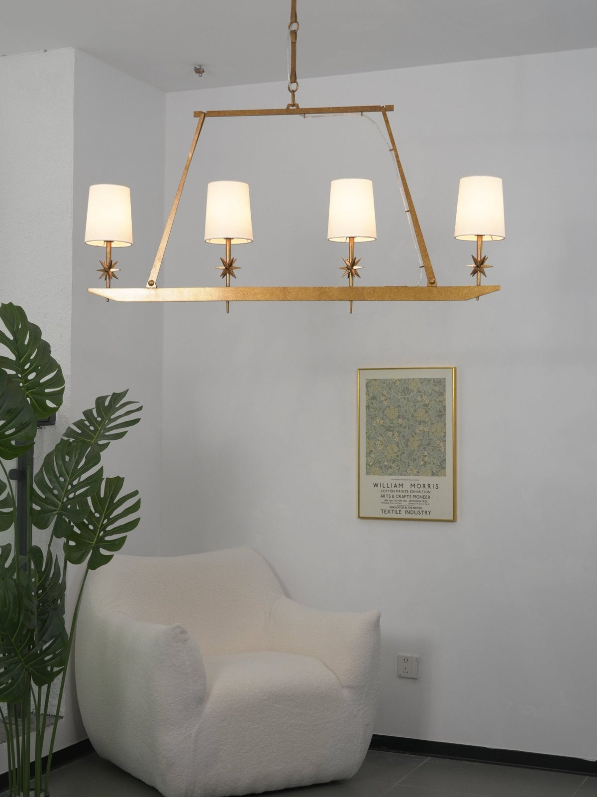 Lynve Kronleuchter Elegant Stellar Linear aus Messing
