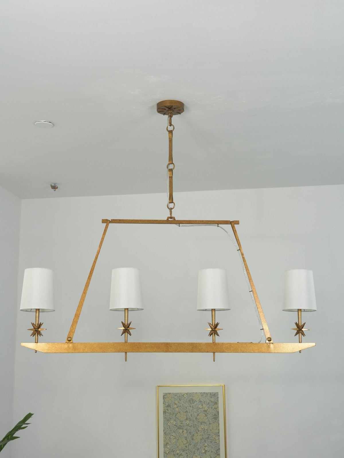 Lynve Kronleuchter Elegant Stellar Linear aus Messing