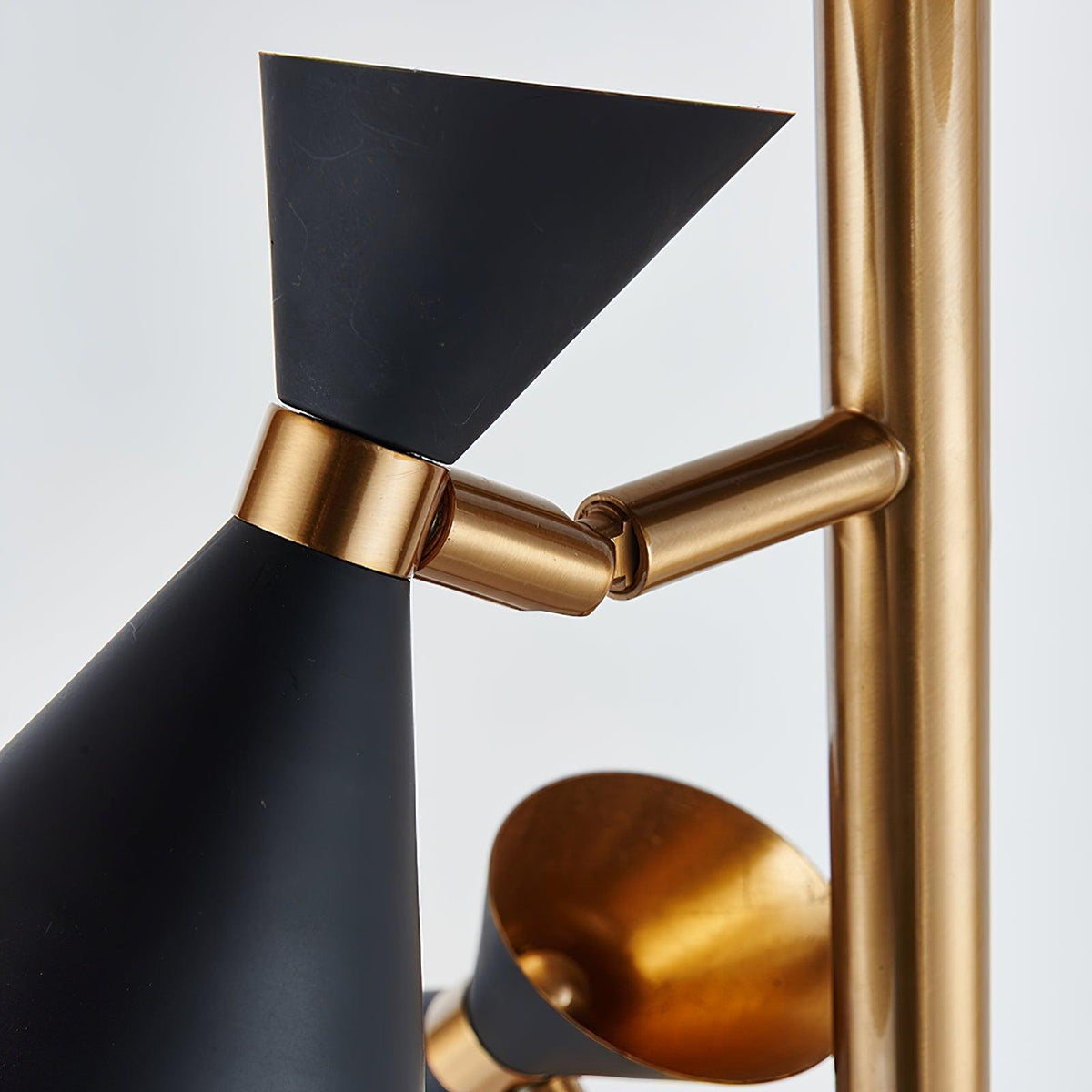 Solineria Gold & Schwarz Marmor Stehleuchte